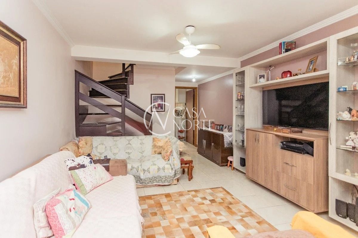 Casa à venda com 3 quartos, 111m², 1 suíte, 2 vagas, Rua Elias Bothome no bairro Jardim Itu em Porto Alegre