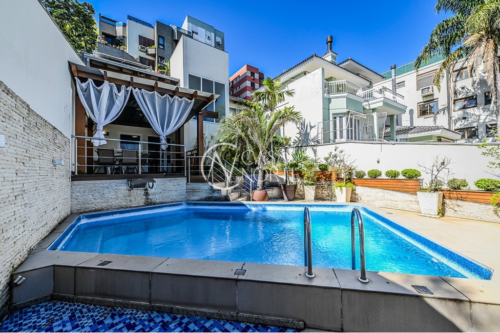 Casa à venda com 5 quartos, 714m², 5 suítes, 6 vagas, Rua Dona Ondina no bairro Menino Deus em Porto Alegre