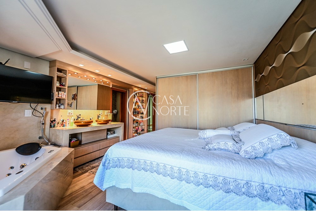 Casa à venda com 5 quartos, 714m², 5 suítes, 6 vagas, Rua Dona Ondina no bairro Menino Deus em Porto Alegre