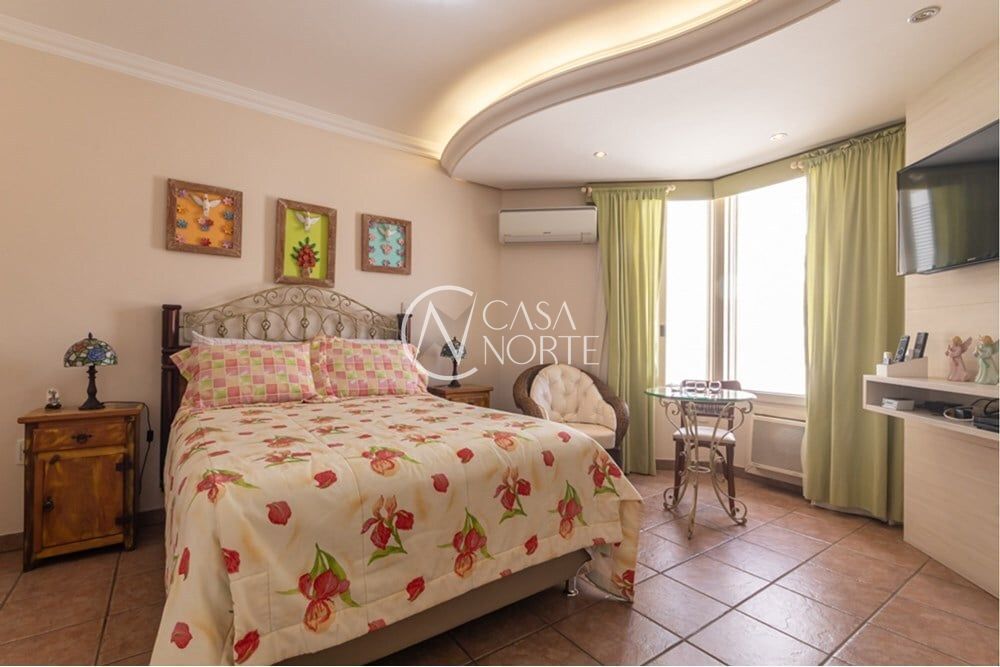 Casa de Condomínio à venda com 4 quartos, 245m², 2 suítes, 2 vagas, 14 de Julho no bairro Boa Vista em Porto Alegre