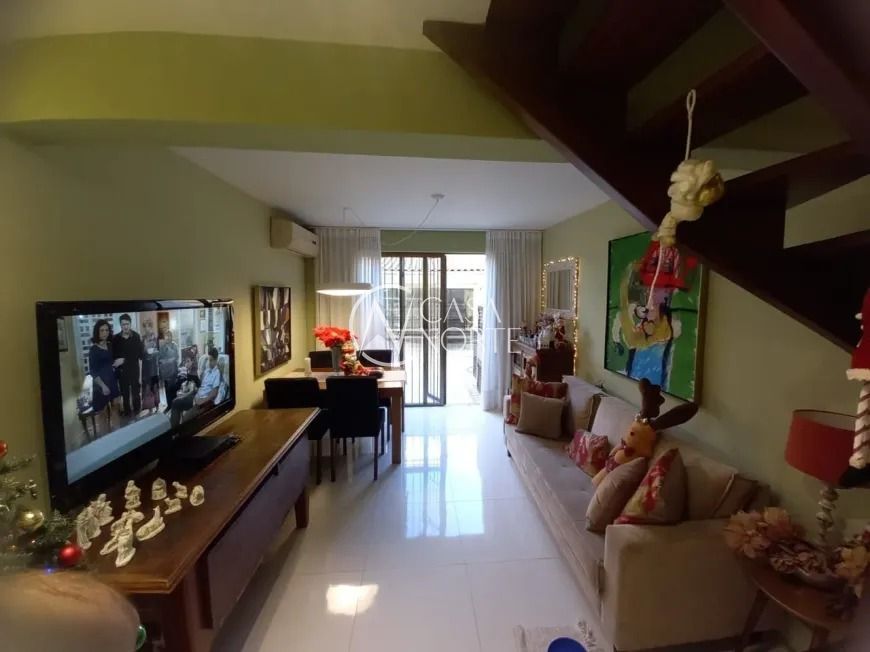 Casa à venda com 3 quartos, 95m², 1 suíte, 2 vagas, Rua Manoel Bandeira no bairro Jardim Itu Sabará em Porto Alegre