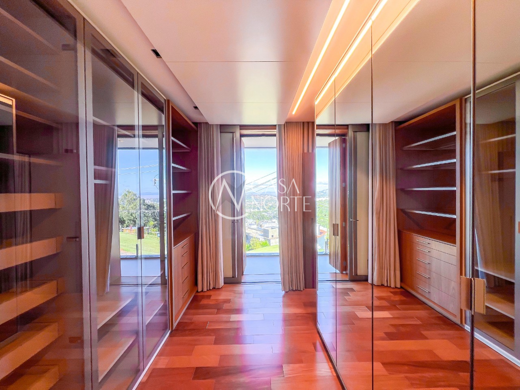 Casa de Condomínio à venda com 4 quartos, 585m², 4 suítes, 4 vagas, Estrada das Três Meninas no bairro Vila Nova em Porto Alegre