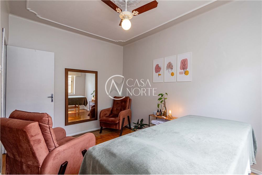 Casa à venda com 4 quartos, 98m², 2 vagas, Caçapava no bairro Petrópolis em Porto Alegre