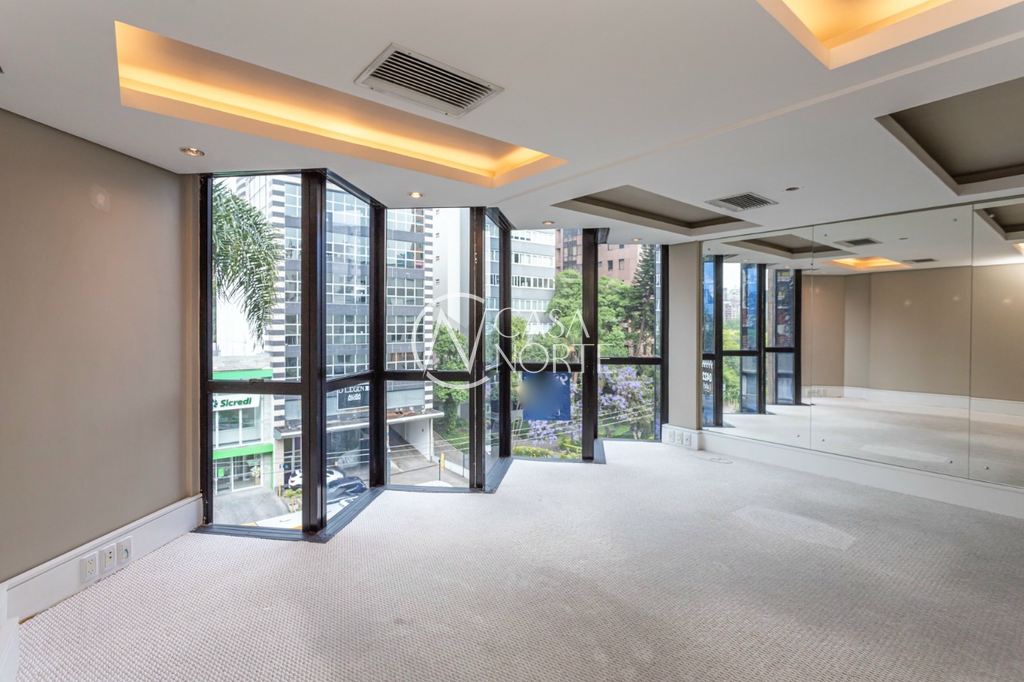 Sala Comercial à venda ou locação , 82m², 1 vaga, Olavo Barreto Viana no bairro Moinhos de Vento em Porto Alegre