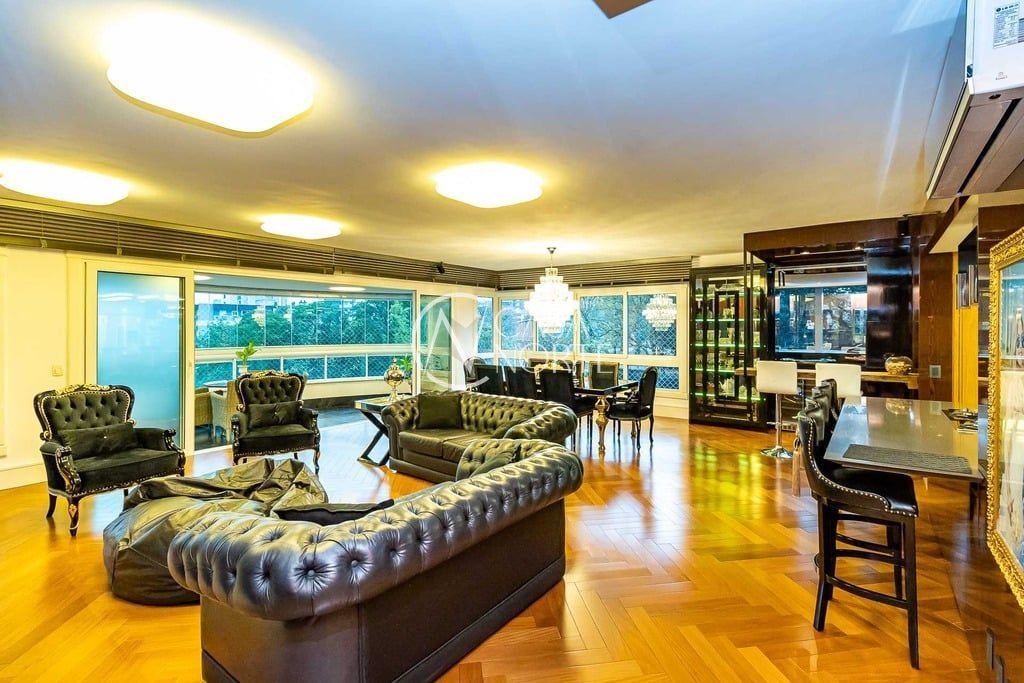 Apartamento à venda com 3 quartos, 223m², 3 suítes, 3 vagas, Cel. Bordini no bairro Bela Vista em Porto Alegre