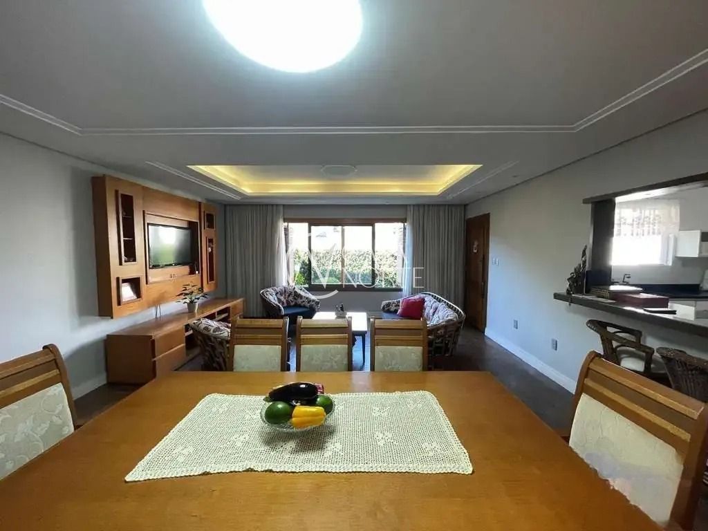 Casa à venda com 3 quartos, 143m², 1 suíte, 3 vagas, Rua Vitório Francisco Giordani no bairro Jardim Planalto em Porto Alegre