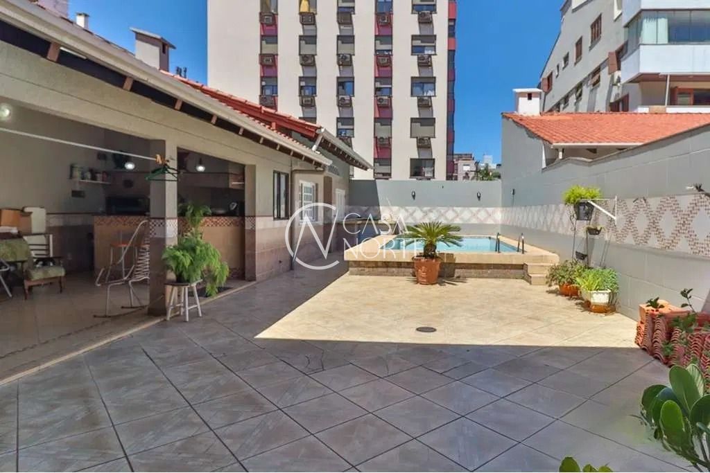 Casa à venda com 5 quartos, 325m², 1 suíte, 5 vagas, Rua Irmão Augusto no bairro Jardim Lindóia em Porto Alegre