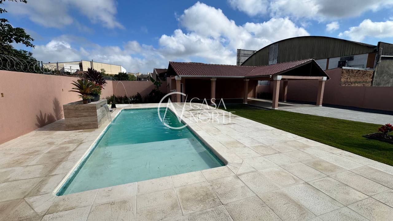 Casa à venda com 5 quartos, 376m², 4 suítes, 4 vagas, Rua Atílio Supertti no bairro Vila Nova em Porto Alegre