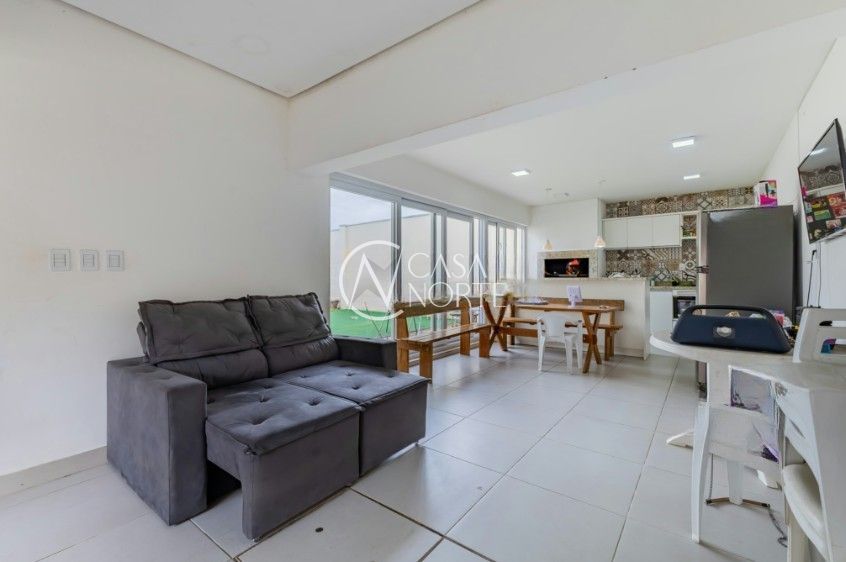 Casa à venda com 4 quartos, 251m², 1 suíte, 3 vagas, Praça Manuel de Macedo no bairro Jardim Sabará em Porto Alegre