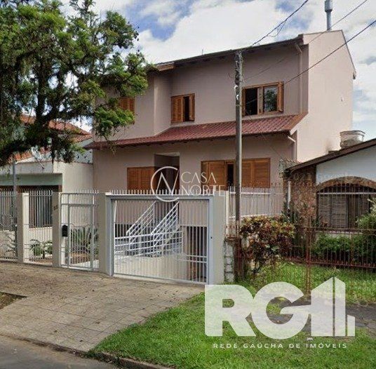 Casa à venda com 4 quartos, 406m², 1 suíte, 5 vagas, Rua Vinte e Quatro de Agosto no bairro Jardim Sabará em Porto Alegre