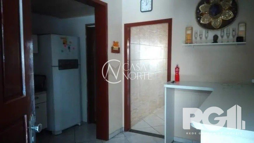 Casa à venda com 4 quartos, 132m², 1 suíte, 2 vagas, Rua Caetano Fulginiti no bairro Rubem Berta em Porto Alegre