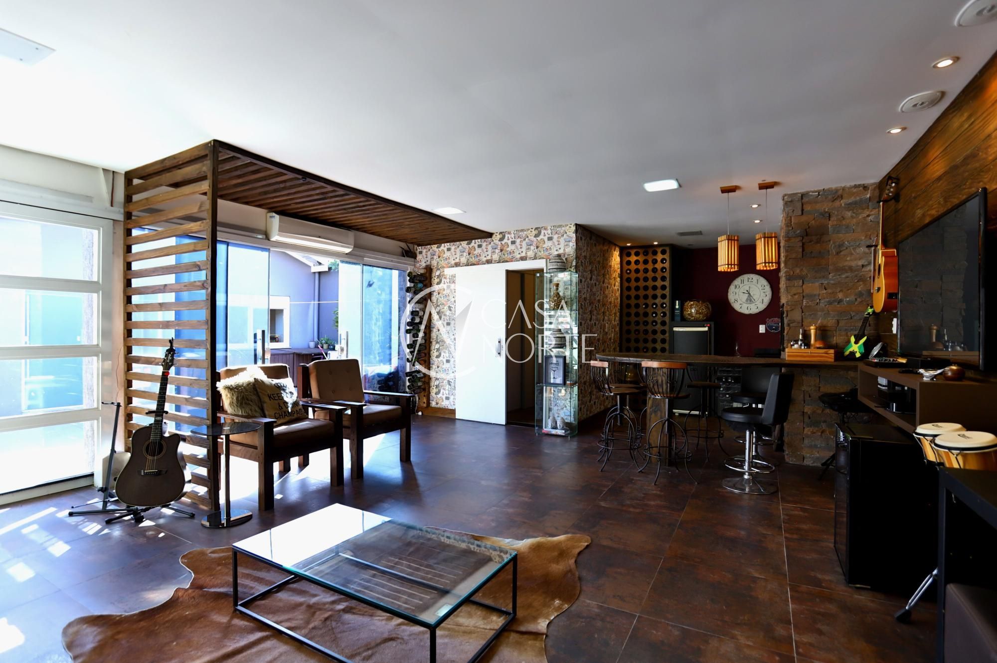 Casa à venda com 2 quartos, 174m², 1 suíte, 4 vagas, Rua Touro Passo no bairro Santa Maria Goretti em Porto Alegre
