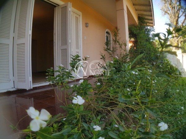 Casa à venda com 3 quartos, 252m², 2 vagas, Rua Doutor Cecilio Monza no bairro Belém Novo em Porto Alegre