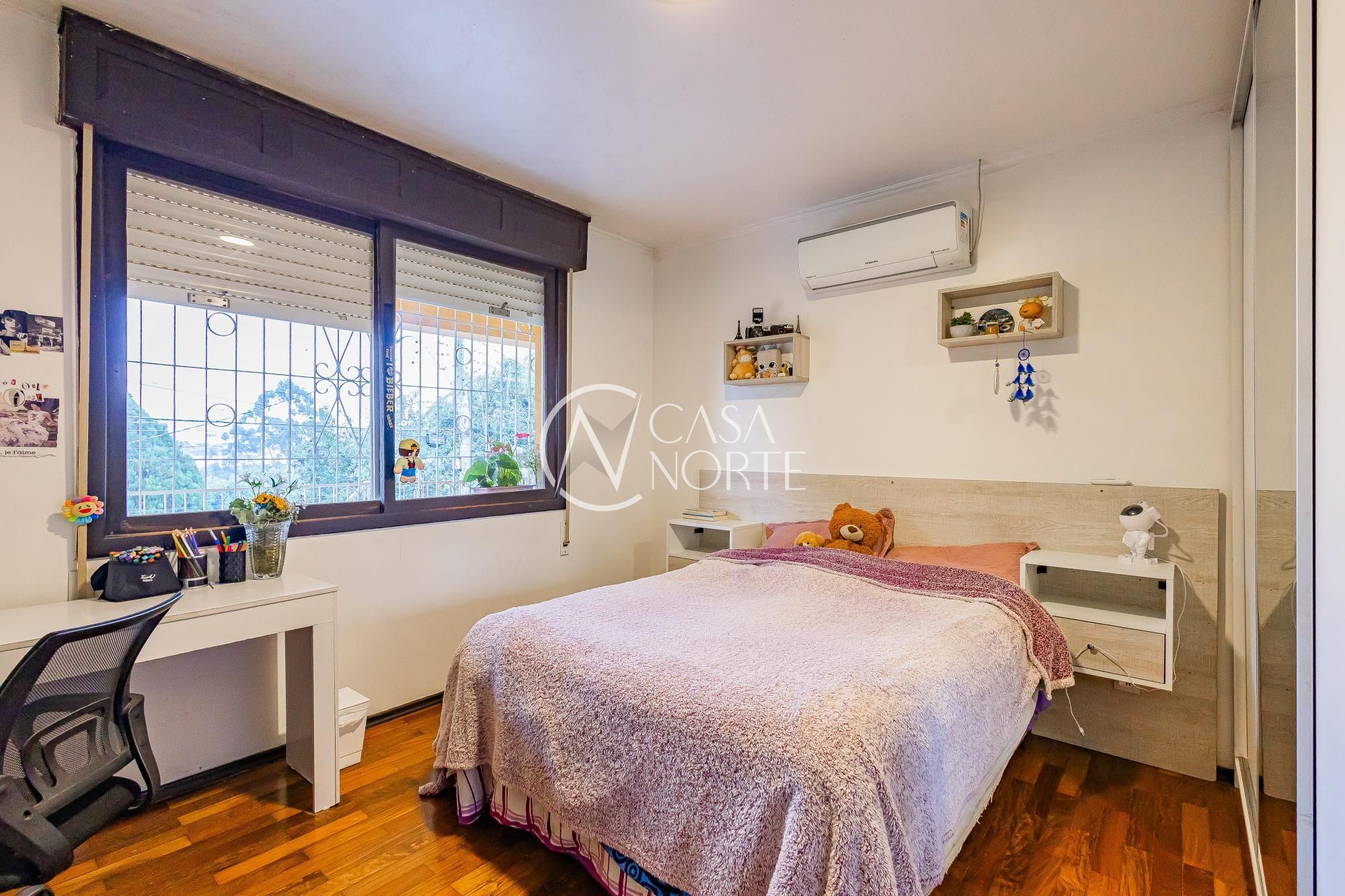 Casa à venda com 3 quartos, 291m², 1 suíte, 4 vagas, Rua Alceu Soares de Lima no bairro Parque Santa Fé em Porto Alegre