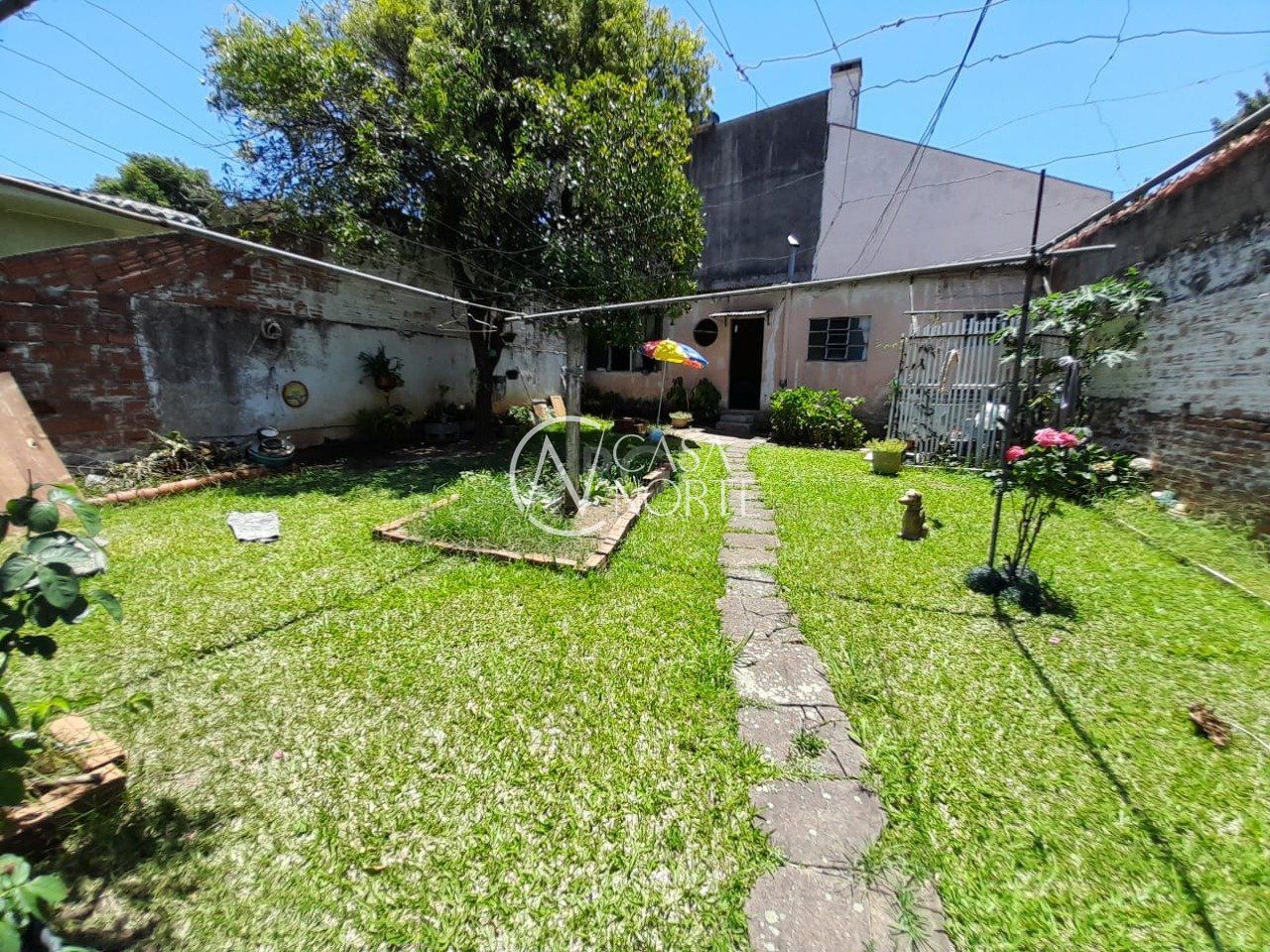 Terreno à venda  com 425m², Rua Fontoura Xavier no bairro Jardim São Pedro em Porto Alegre