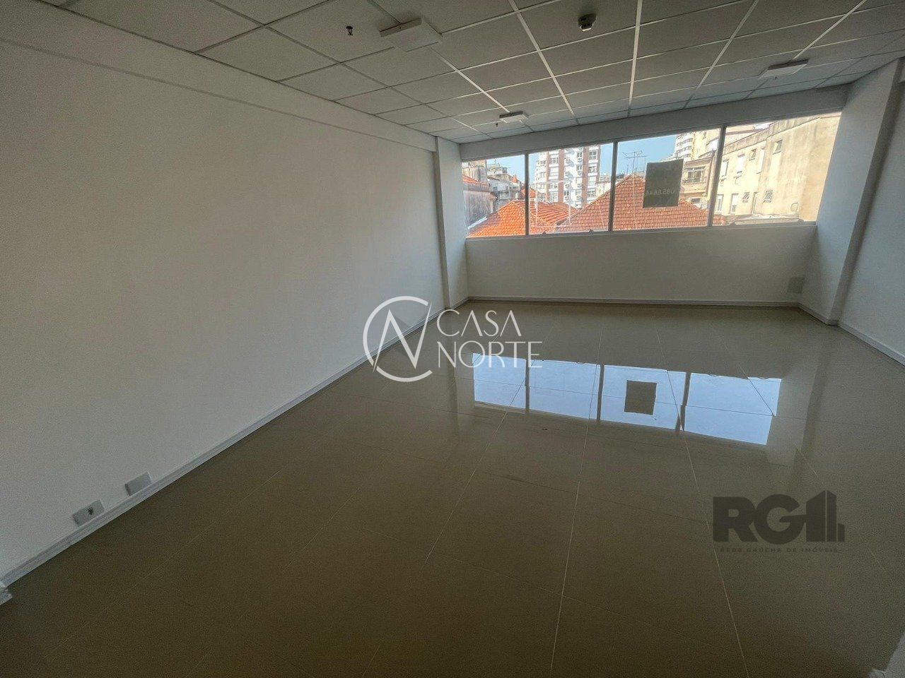 Sala Comercial à venda , 38m², Avenida Osvaldo Aranha no bairro Bom Fim em Porto Alegre