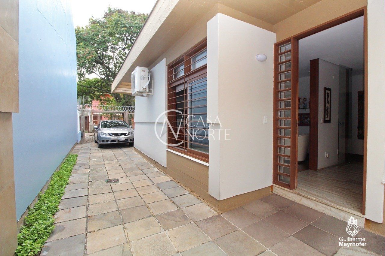 Casa à venda com 3 quartos, 160m², 1 suíte, Rua Pedro Pieretti no bairro Jardim Botânico em Porto Alegre