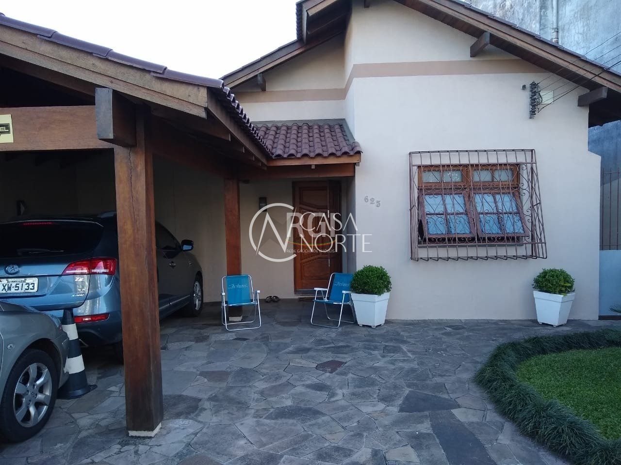 Casa à venda com 3 quartos, 280m², Rua Engenheiro Frederico Dahne no bairro Sarandi em Porto Alegre