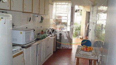 Casa à venda com 3 quartos, 125m², 5 vagas, Rua Augusto Melecchi no bairro Menino Deus em Porto Alegre