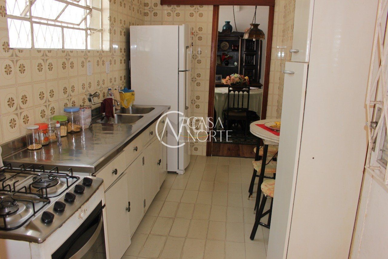 Casa à venda com 3 quartos, 208m², 1 vaga, Rua Irmao Weibert no bairro Vila João Pessoa em Porto Alegre