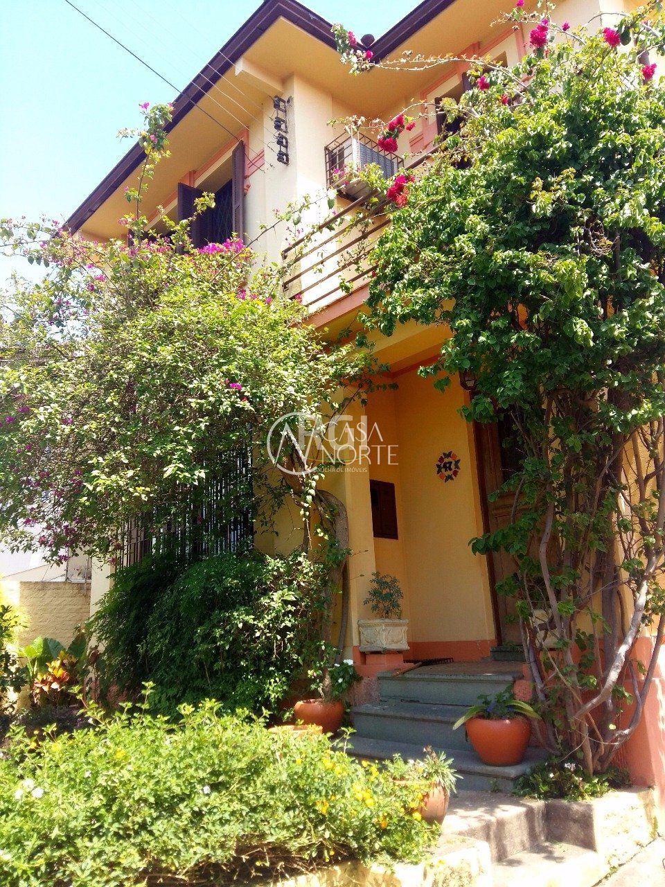 Casa à venda com 3 quartos, 190m², 2 vagas, Rua Oscar Schneider no bairro Medianeira em Porto Alegre