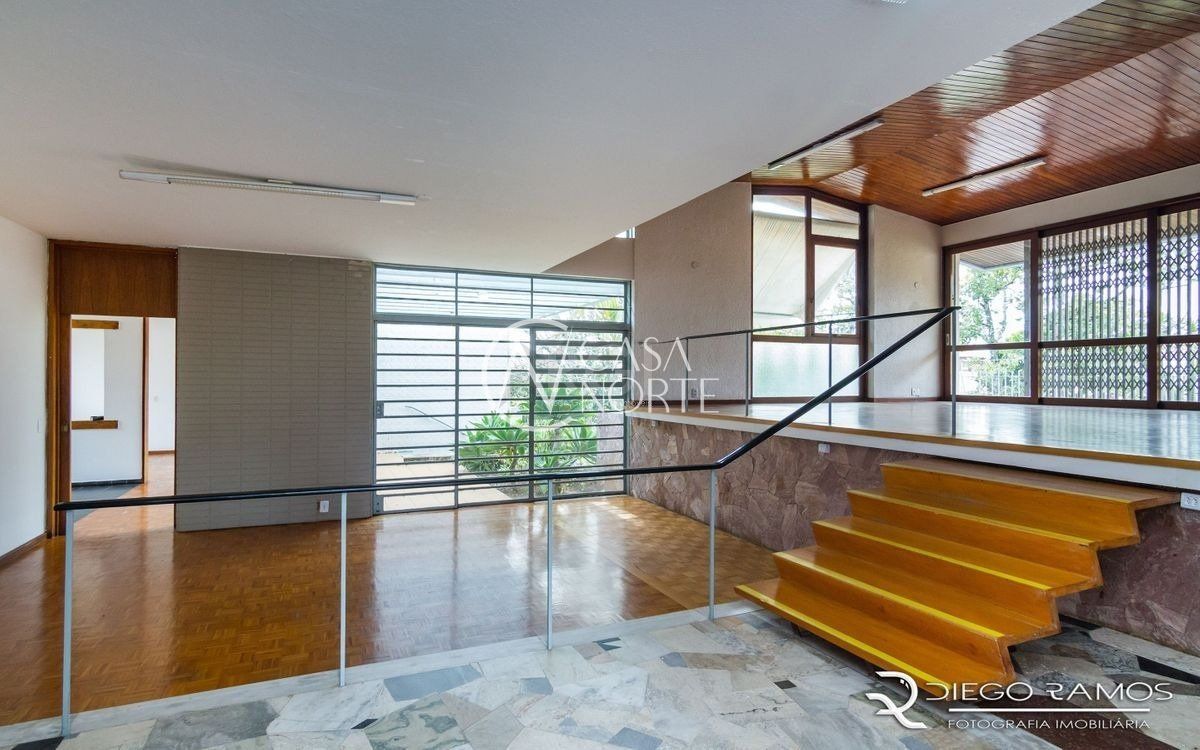Casa à venda com 4 quartos, 500m², 1 suíte, 4 vagas, Rua Silveiro no bairro Menino Deus em Porto Alegre