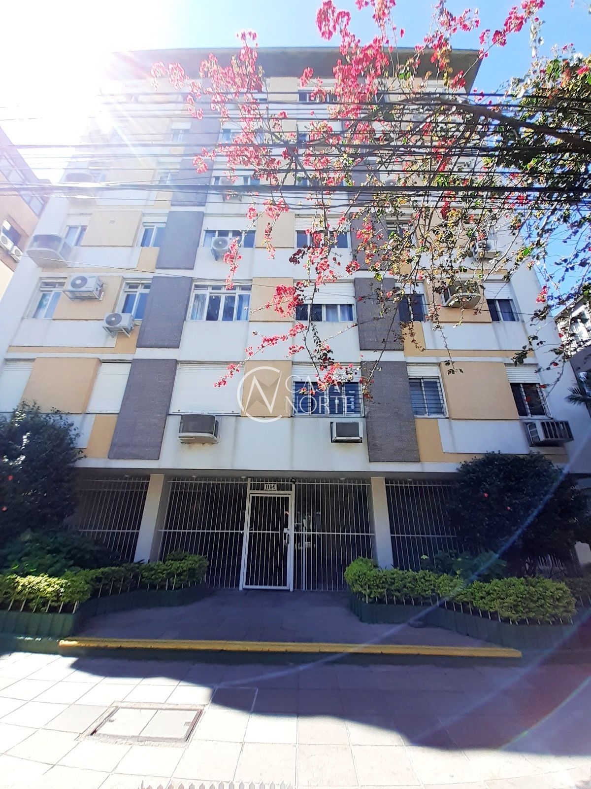 Apartamento à venda com 2 quartos, 77m², Avenida Getúlio Vargas no bairro Menino Deus em Porto Alegre