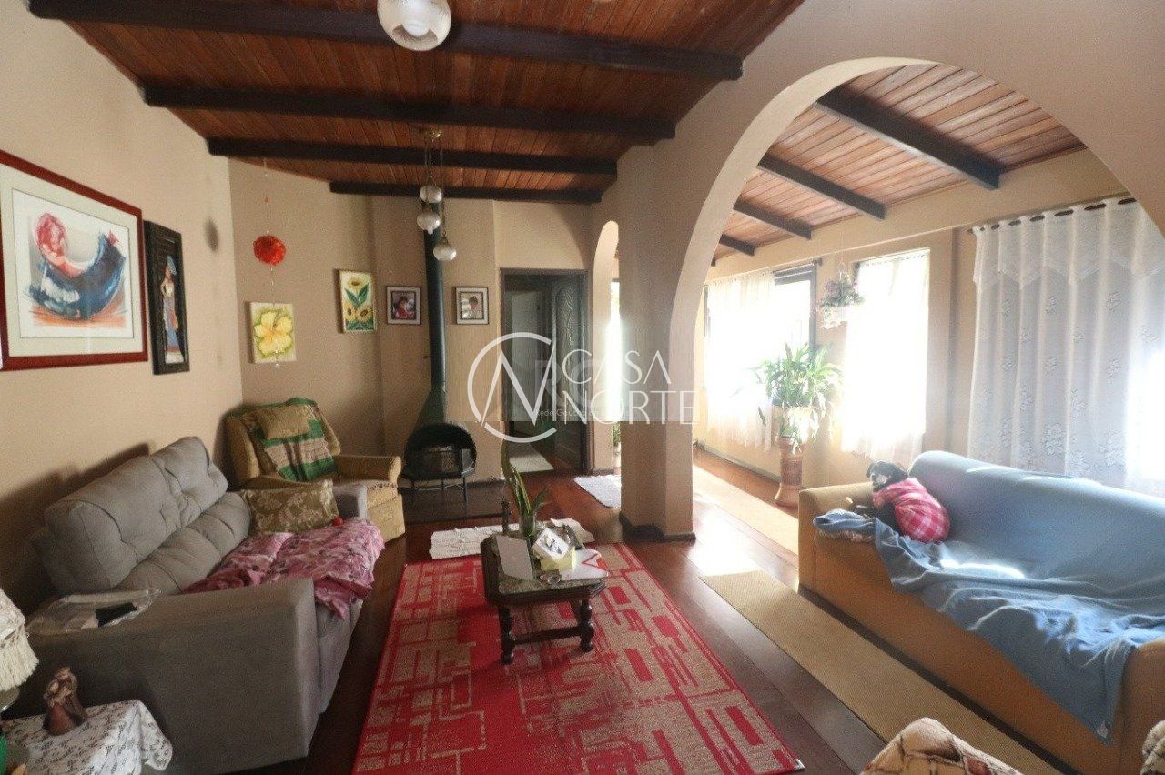 Casa à venda com 3 quartos, 250m², 1 suíte, 3 vagas, Rua Nunes no bairro Medianeira em Porto Alegre