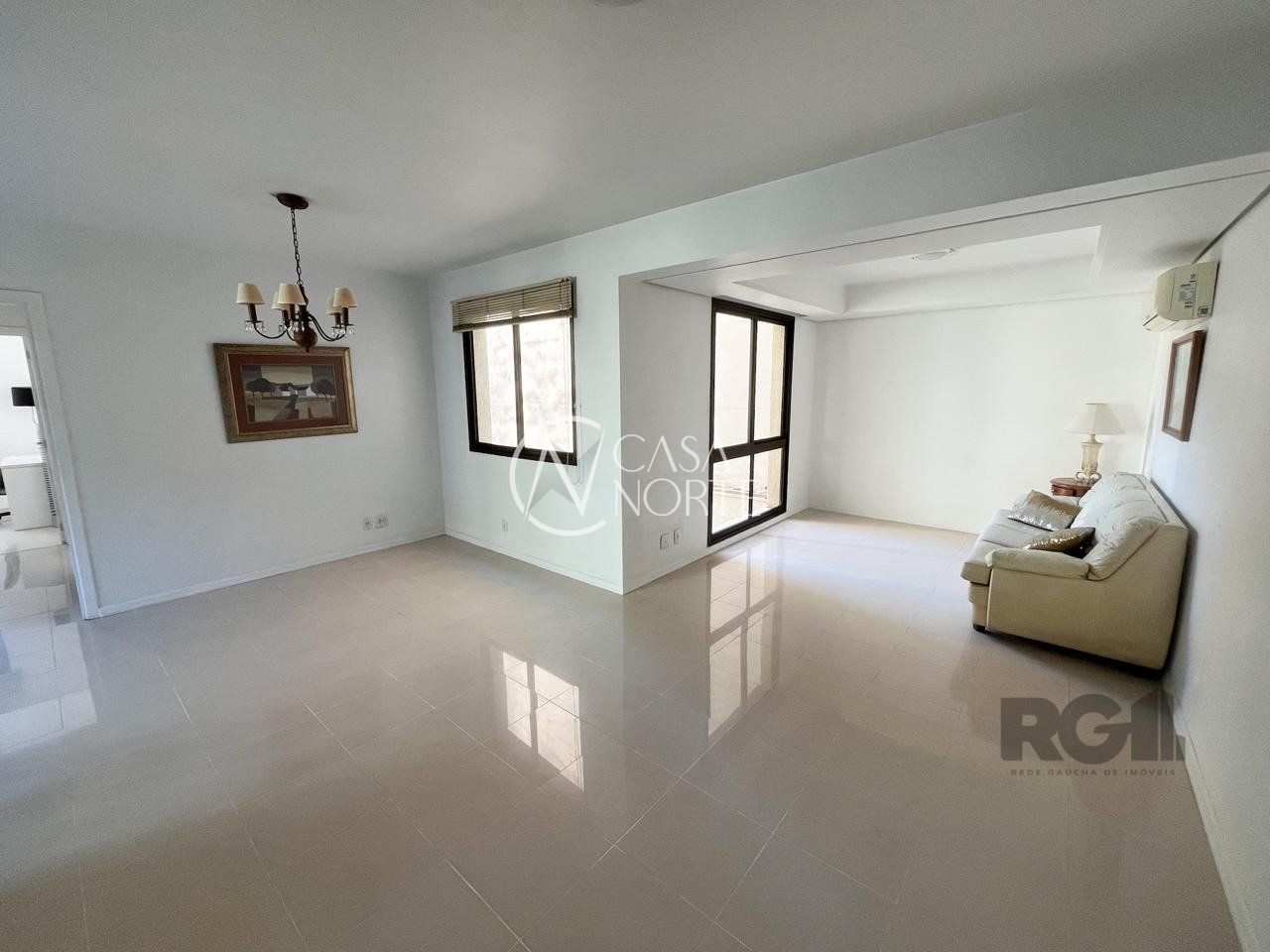 Apartamento à venda com 3 quartos, 101m², 1 suíte, 2 vagas, Rua Carlos Trein Filho no bairro Auxiliadora em Porto Alegre