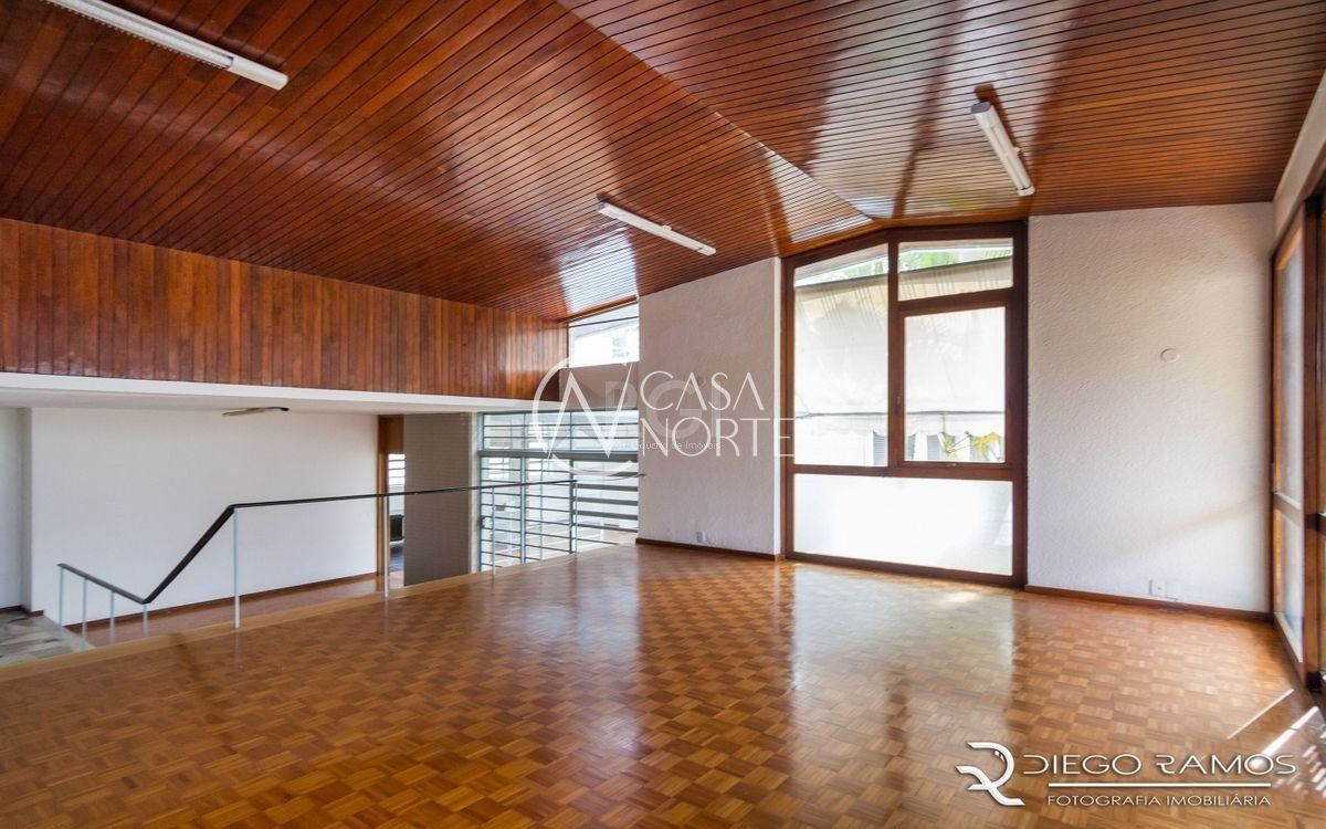 Casa à venda com 4 quartos, 500m², 1 suíte, 4 vagas, Rua Silveiro no bairro Menino Deus em Porto Alegre