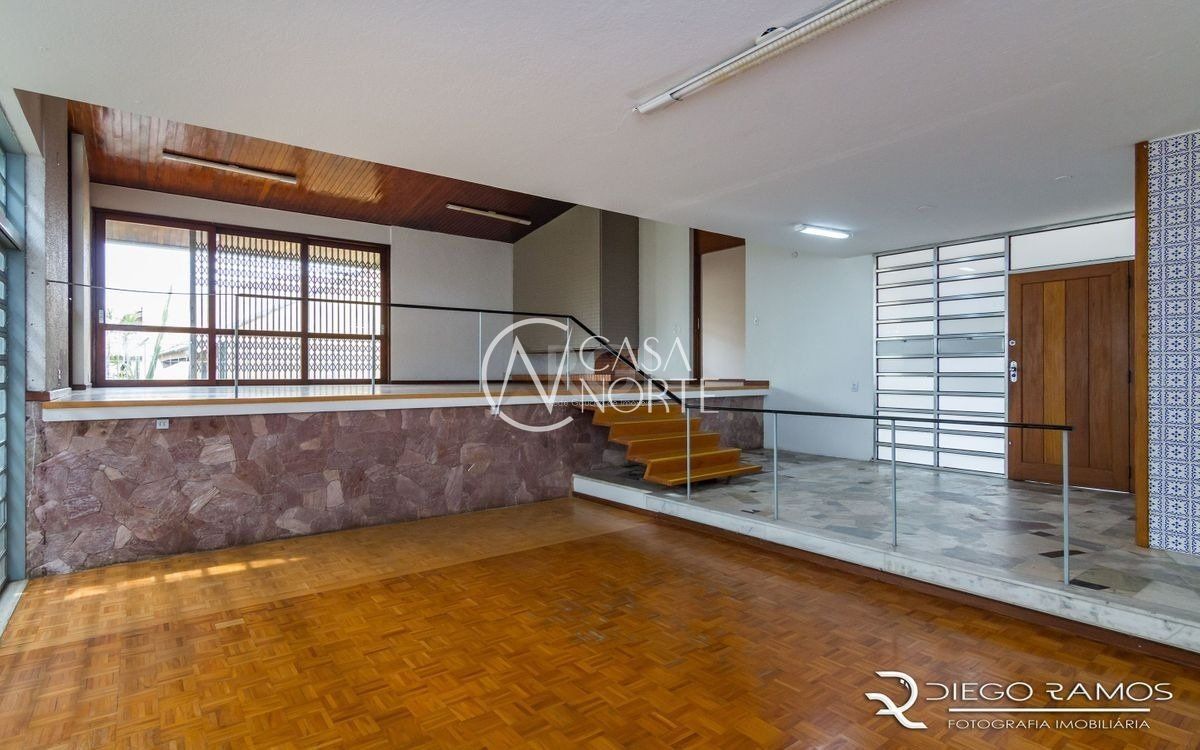 Casa à venda com 4 quartos, 500m², 1 suíte, 4 vagas, Rua Silveiro no bairro Menino Deus em Porto Alegre