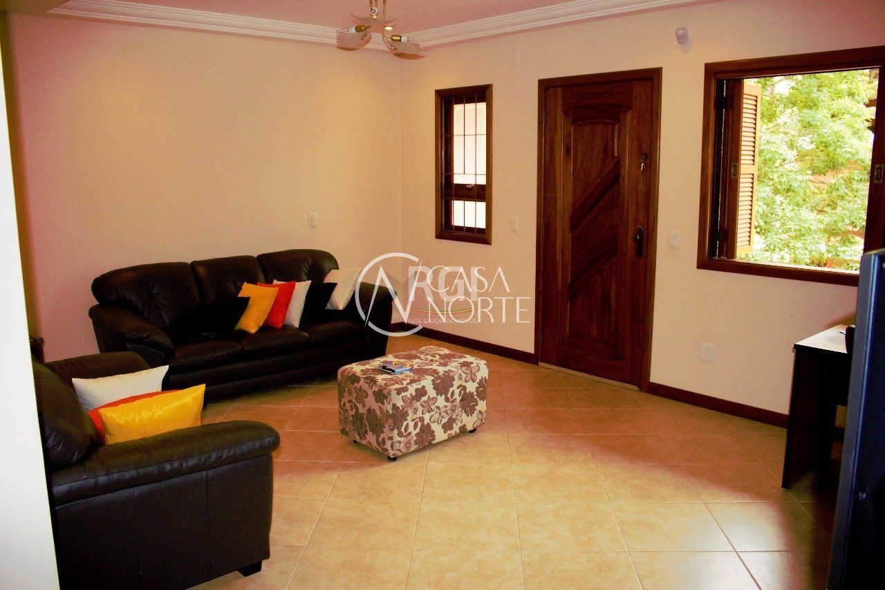 Casa à venda com 2 quartos, 235m², 3 vagas, Rua Cezimbra Jaques no bairro Medianeira em Porto Alegre