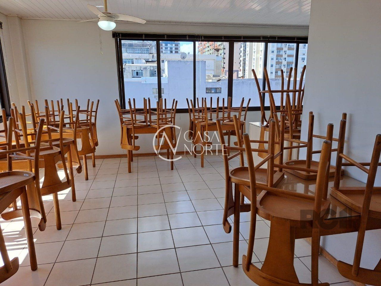 Apartamento à venda com 2 quartos, 86m², 1 suíte, 1 vaga, Rua Santo Antônio no bairro Floresta em Porto Alegre