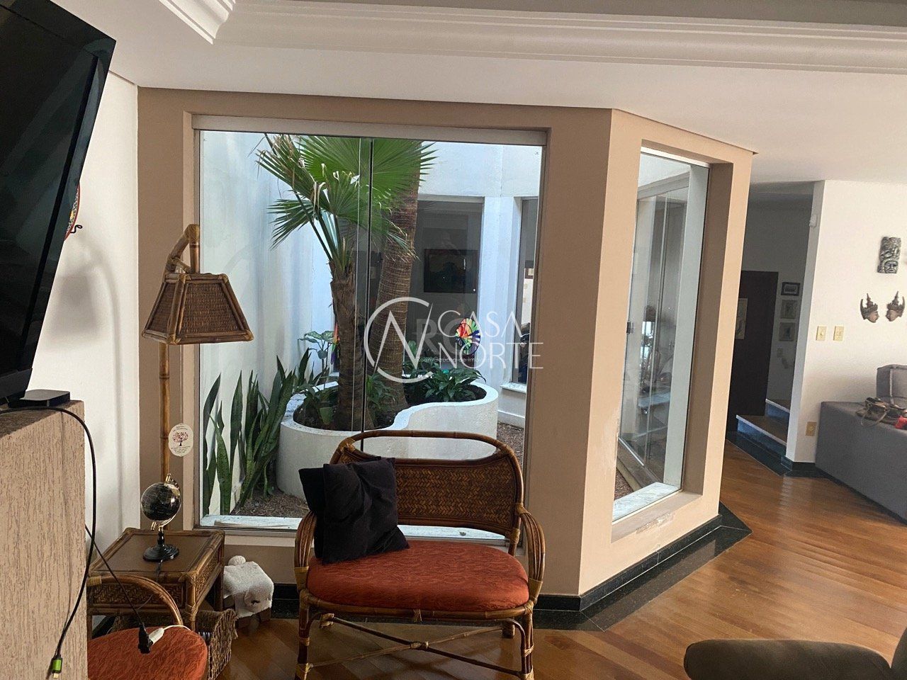 Casa à venda com 4 quartos, 378m², 1 suíte, 2 vagas, Rua Miracema no bairro Chácara das Pedras em Porto Alegre