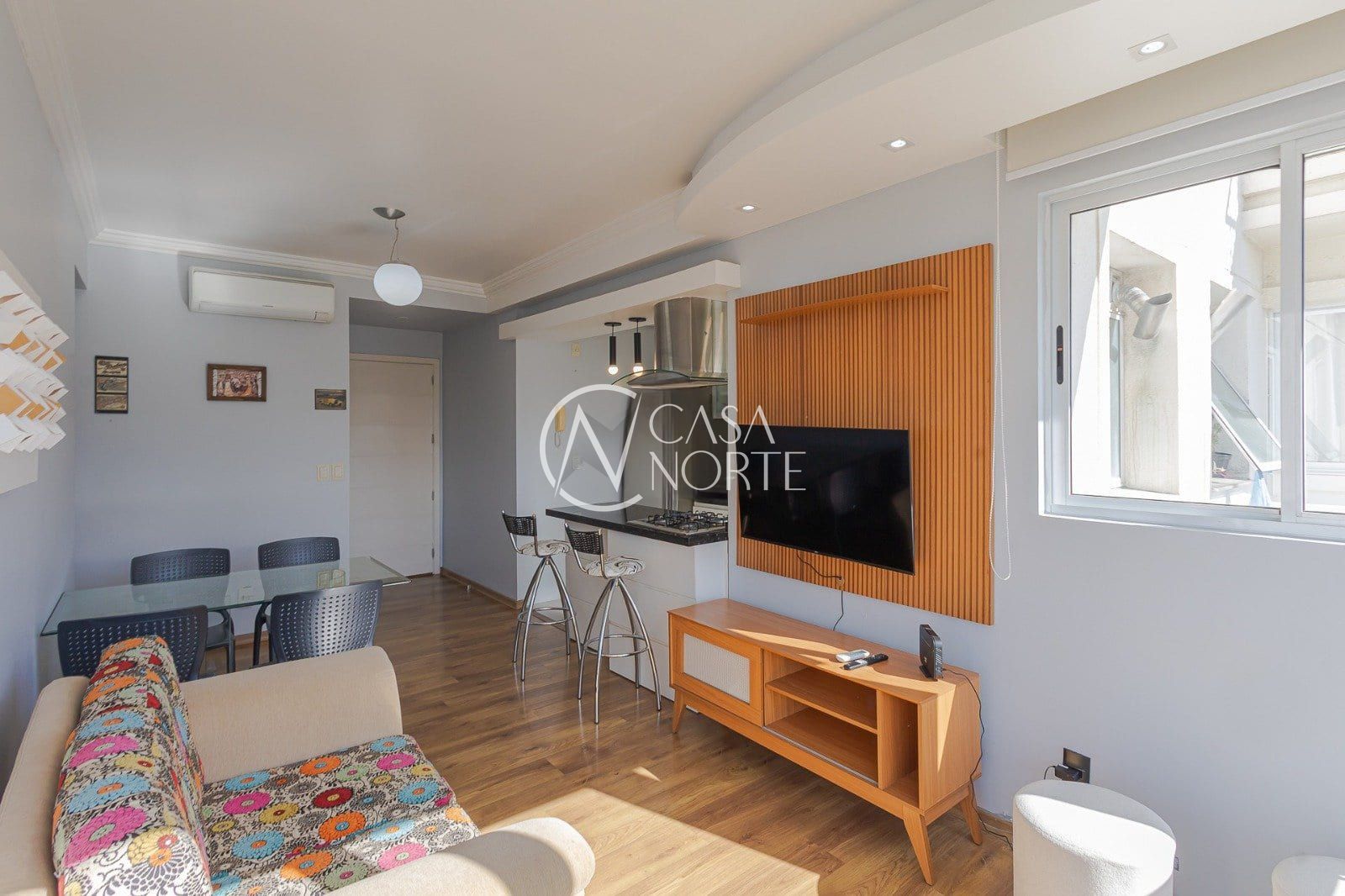Apartamento à venda com 2 quartos, 60m², 1 suíte, 1 vaga, Rua Visconde de Inhauma no bairro Azenha em Porto Alegre