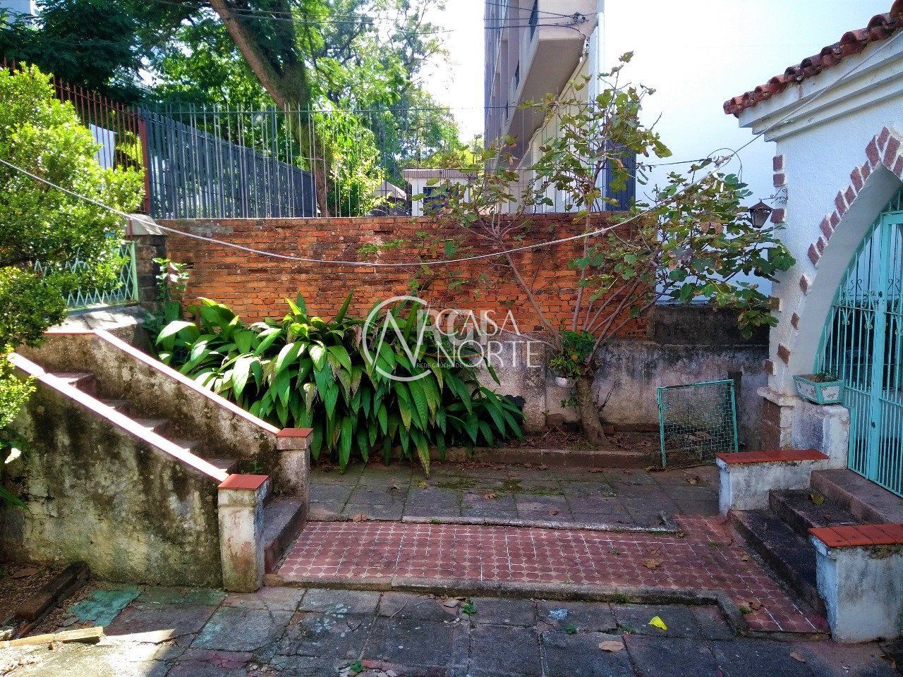 Casa à venda com 3 quartos, 792m², 1 vaga, Rua São Vicente no bairro Rio Branco em Porto Alegre