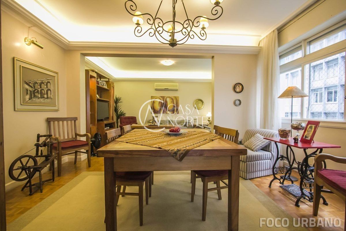 Apartamento à venda com 4 quartos, 155m², 1 suíte, 1 vaga, Rua Garibaldi no bairro Bom Fim em Porto Alegre