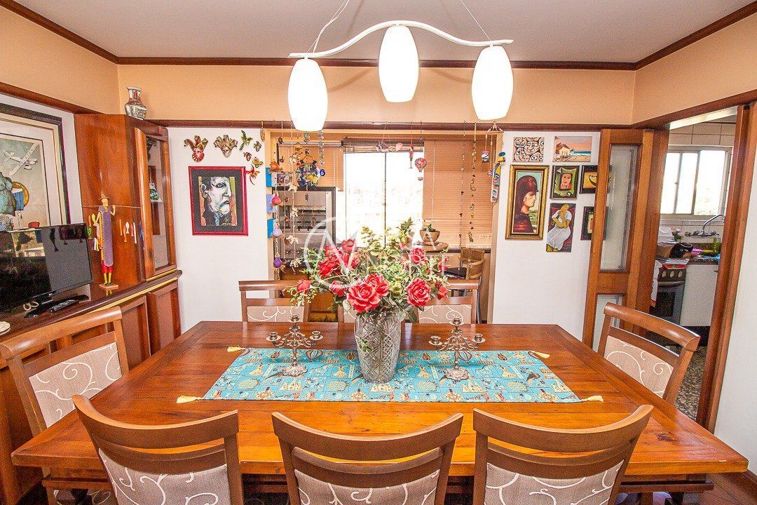 Apartamento à venda com 3 quartos, 108m², 1 vaga, Rua Vinte e Quatro de Outubro no bairro Moinhos de Vento em Porto Alegre