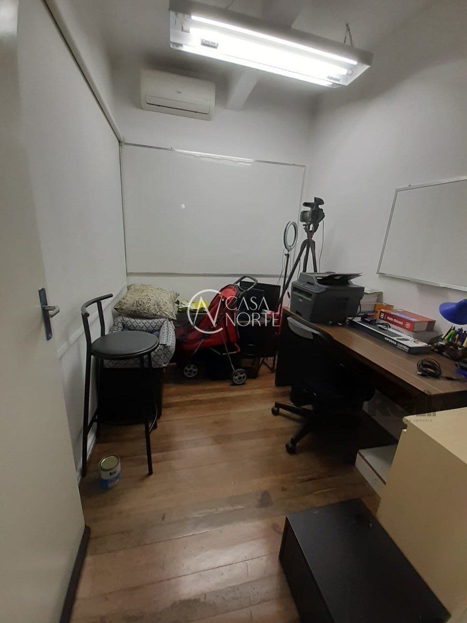 Casa à venda com 3 quartos, 254m², 1 suíte, 4 vagas, Rua Eurico Lara no bairro Medianeira em Porto Alegre