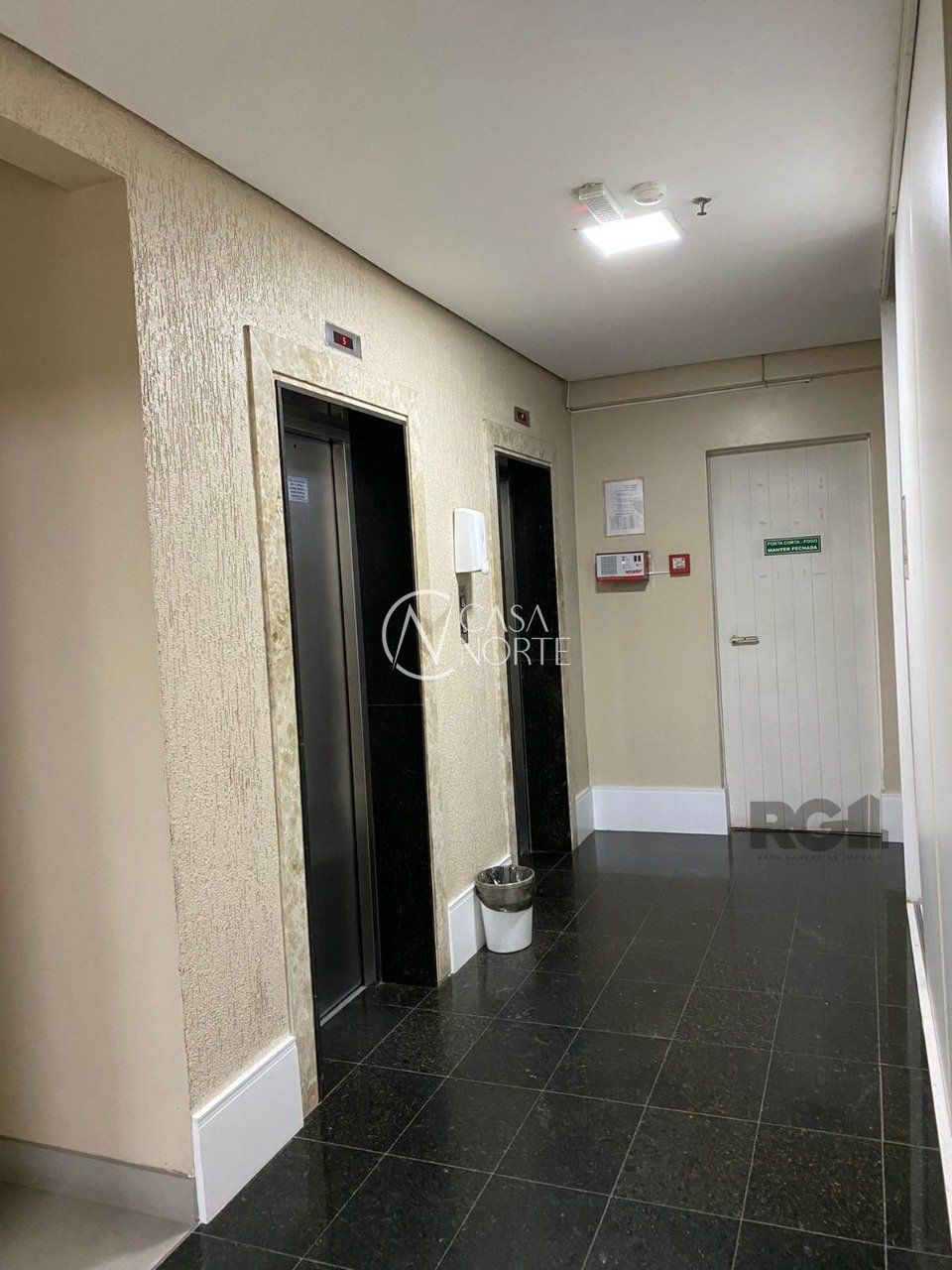 Sala Comercial à venda , 48m², Avenida Osvaldo Aranha no bairro Bom Fim em Porto Alegre