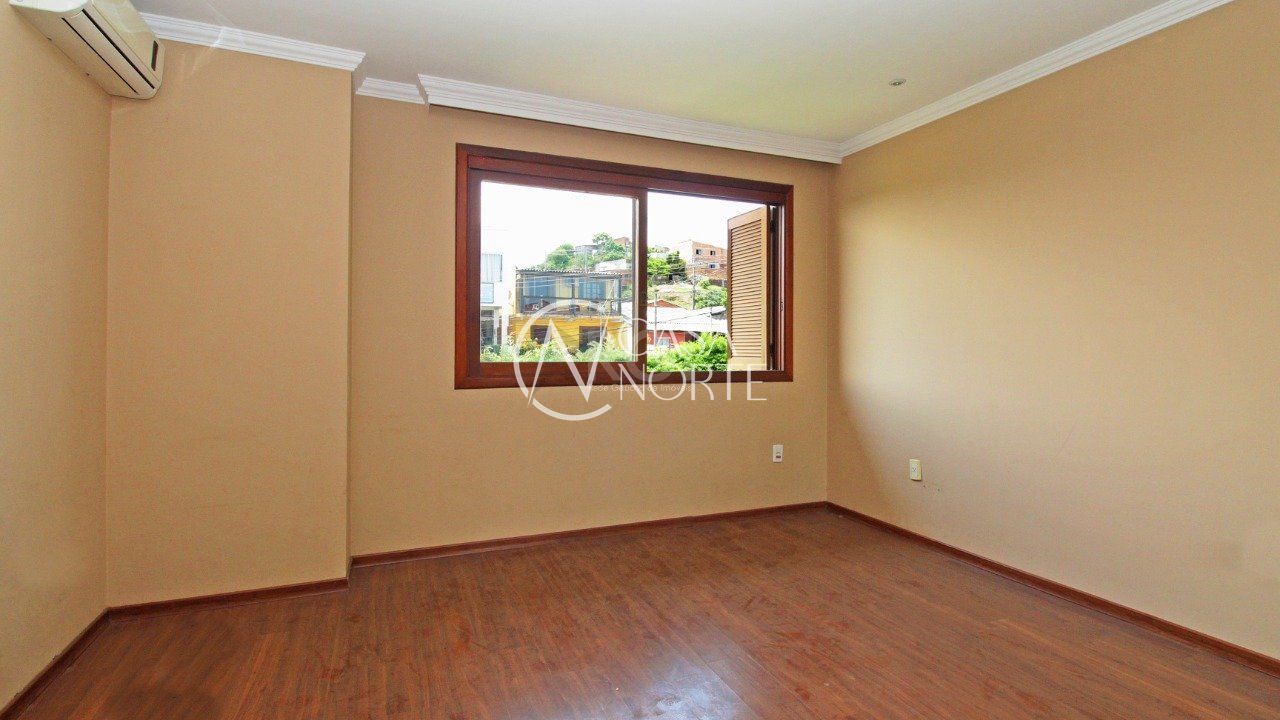 Casa de Condomínio à venda com 3 quartos, 213m², 1 suíte, 2 vagas, Rua Curupaiti no bairro Cristal em Porto Alegre