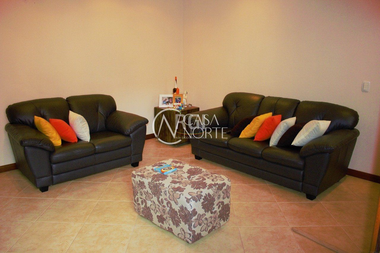 Casa à venda com 2 quartos, 235m², 3 vagas, Rua Cezimbra Jaques no bairro Medianeira em Porto Alegre