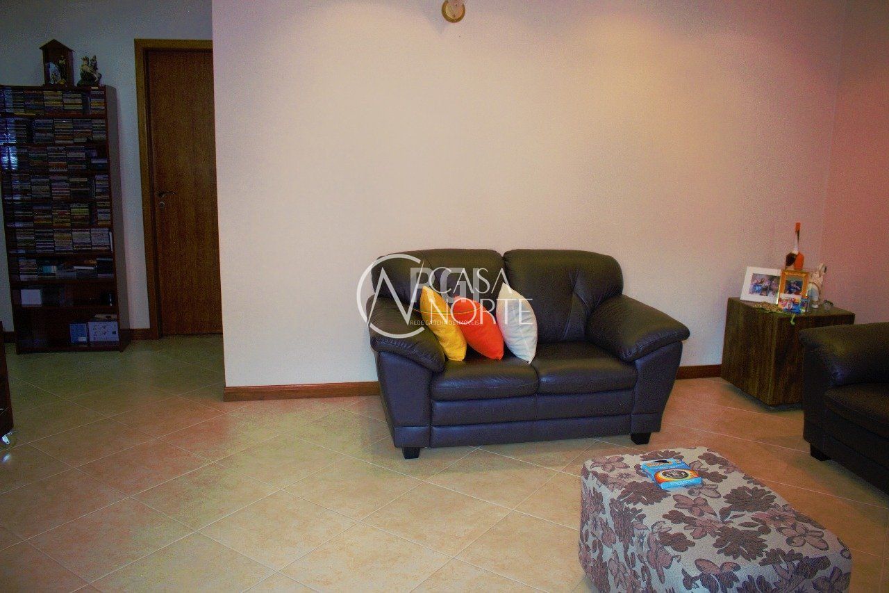 Casa à venda com 2 quartos, 235m², 3 vagas, Rua Cezimbra Jaques no bairro Medianeira em Porto Alegre