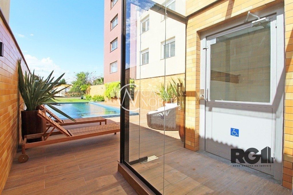 Apartamento à venda com 3 quartos, 83m², 1 suíte, 1 vaga, Rua Roque Calage no bairro Passo da Areia em Porto Alegre