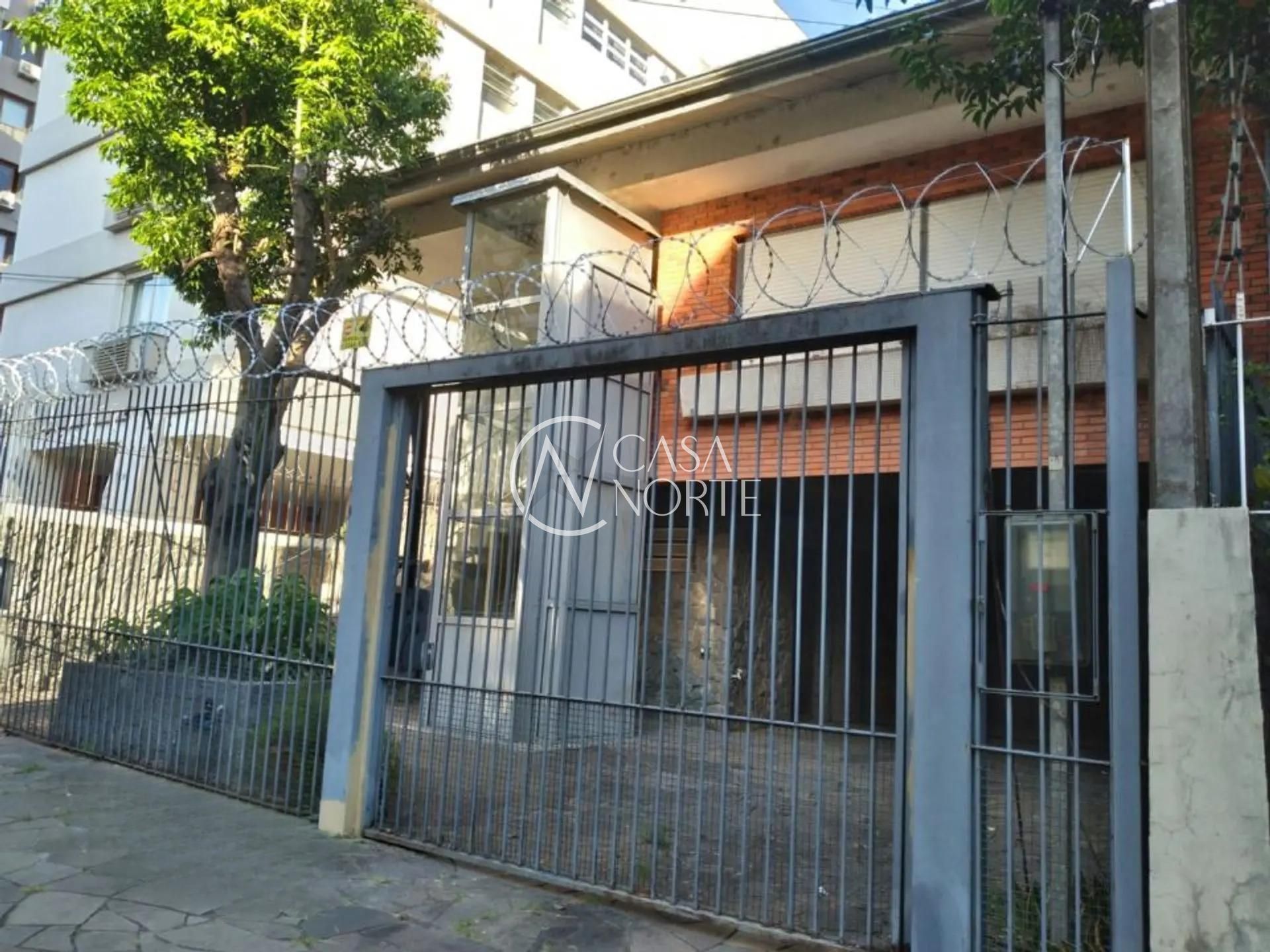 Casa à venda com 3 quartos, 450m², 1 suíte, 2 vagas, Avenida Pirapó no bairro Petrópolis em Porto Alegre
