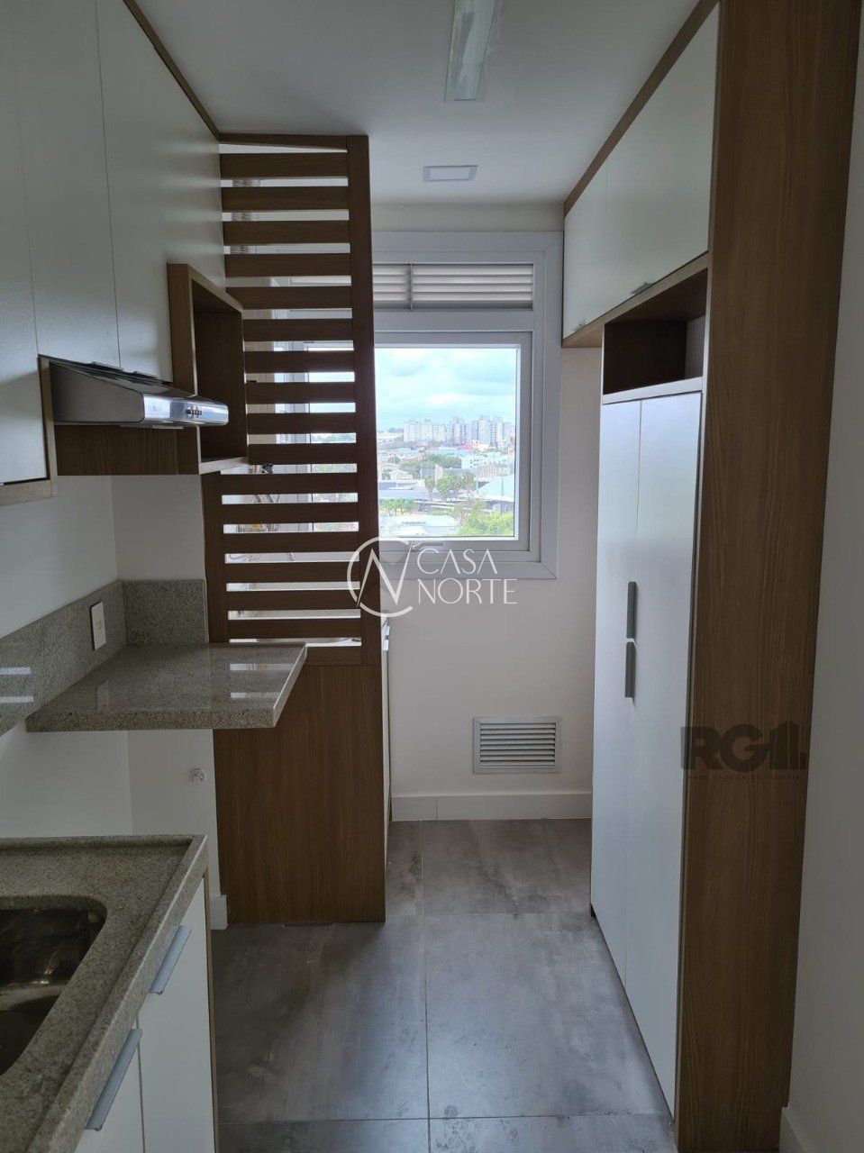 Apartamento à venda com 2 quartos, 56m², 1 suíte, 1 vaga, Rua Jerônymo Zelmanovitz no bairro São Sebastião em Porto Alegre