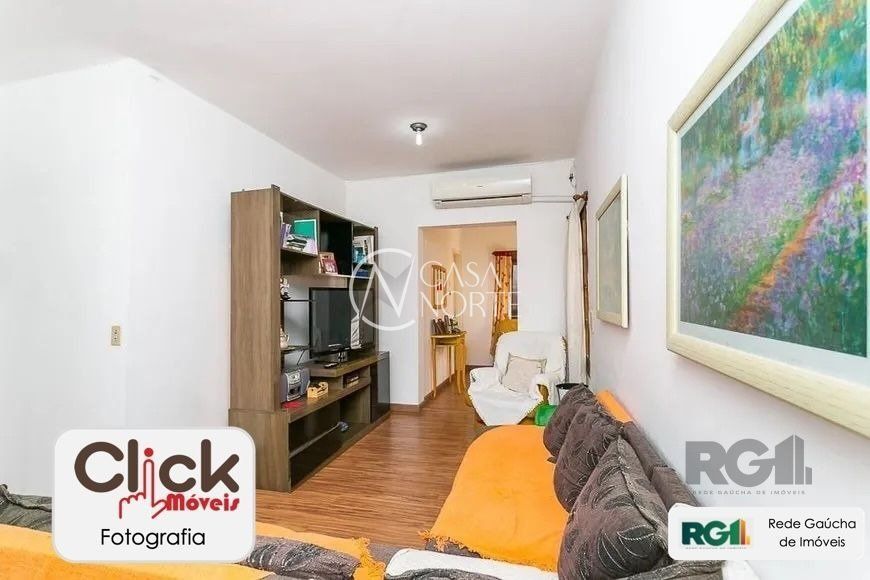 Casa à venda com 3 quartos, 123m², 2 vagas, Avenida Andaraí no bairro Passo da Areia em Porto Alegre