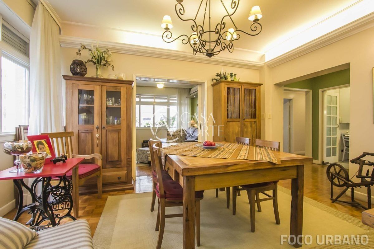 Apartamento à venda com 4 quartos, 155m², 1 suíte, 1 vaga, Rua Garibaldi no bairro Bom Fim em Porto Alegre