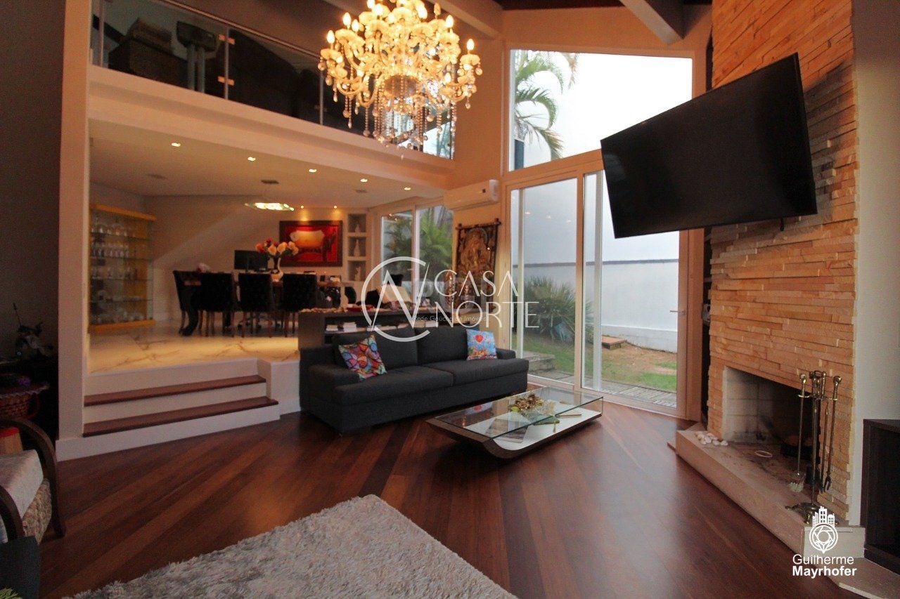 Casa à venda com 4 quartos, 650m², 3 suítes, 4 vagas, Rua Professor Ulisses Cabral no bairro Chácara das Pedras em Porto Alegre