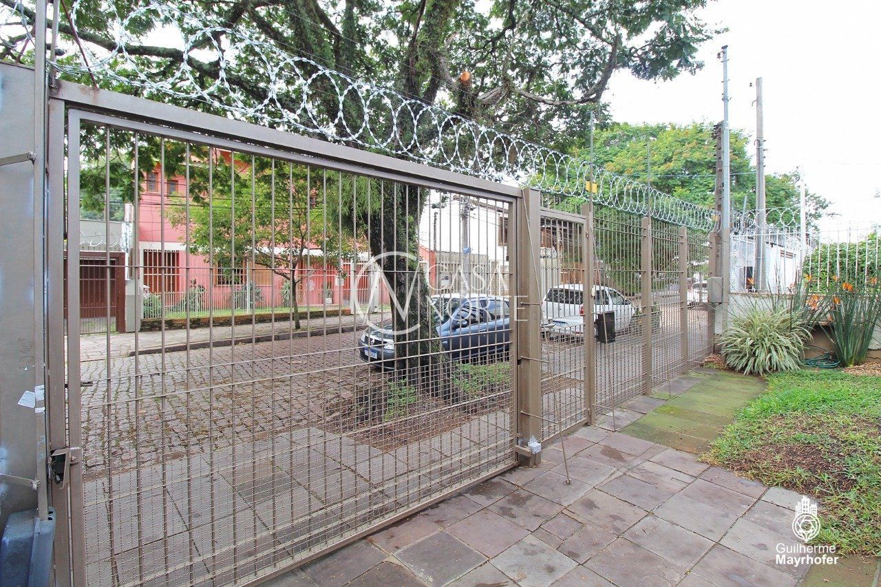 Casa à venda com 3 quartos, 160m², 1 suíte, Rua Pedro Pieretti no bairro Jardim Botânico em Porto Alegre